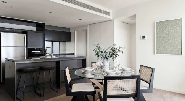 Harbour View 2BR Docklands Apt Near Marvel Stadium, Забронировать Апартаменты/квартира Мельбурн Melbourne Region, рядом с Пристань для яхт «Е»