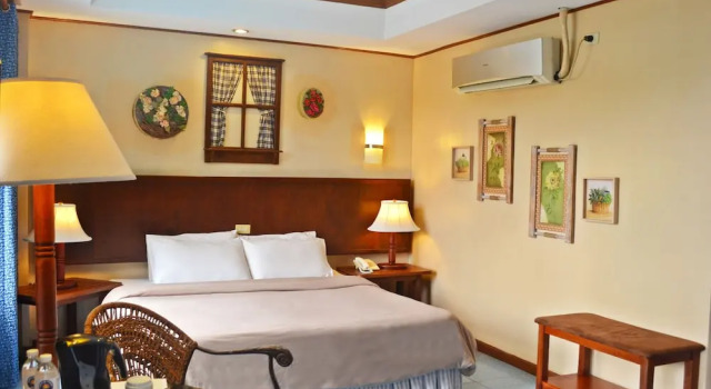 Двухместный номер Standard с балконом и с красивым видом из окна Subic Park Hotel
