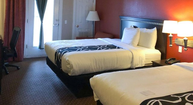 Четырёхместный номер Standard Americas Best Value Inn - Gun Barrel City
