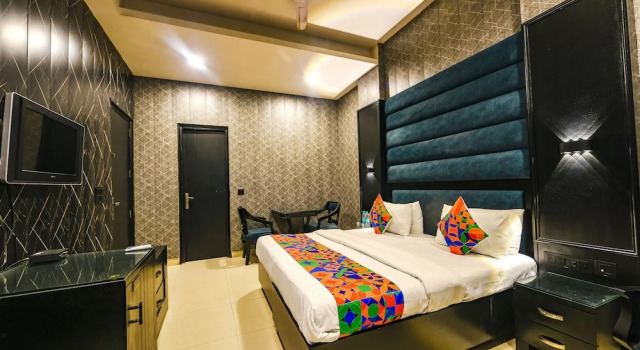 Номер Deluxe Fabhotel Bharat Continental
