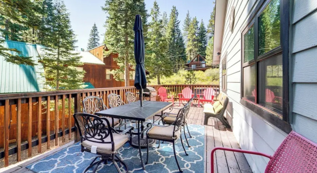 < 15 Mi to 6 Ski Resorts: Tahoe Donner Escape!