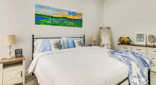 1 Mi to Dtwn Brenham! 'the Bell & Bloom Cottage', Rezerwuj Dom wakacyjny Brenham Teksas