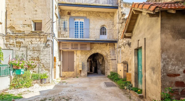 Studio in Villeneuve-lès-avignon, With Balcony