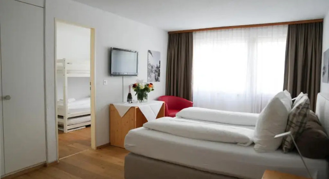 Четырёхместный номер Standard Hotel Surselva