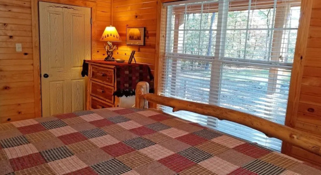 Indian Time 2 Bedroom Cabin, Boek Vakantiehuis Hochatown Oklahoma