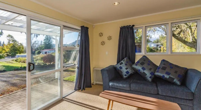 Kune Crib - Ohakune Holiday Home near Turoa, Rezerwuj Hotel Hotele w Auckland Region z parkingiem, Parking
