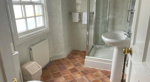 SHORTMOVE | Sleep 7, Self contained, Wifi, Kitchen