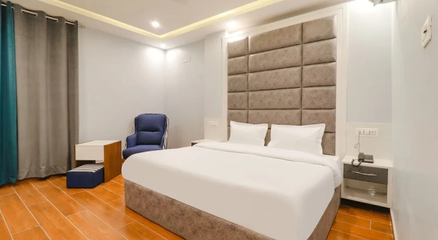 Номер Premium FabHotel Prime AV Royale