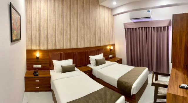 Hotel Mumbai House LIG Indore