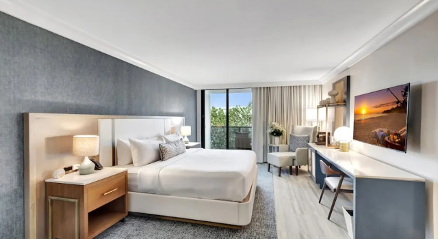 Номер Standard с балконом и с видом на сад Tideline Palm Beach Ocean Resort and Spa