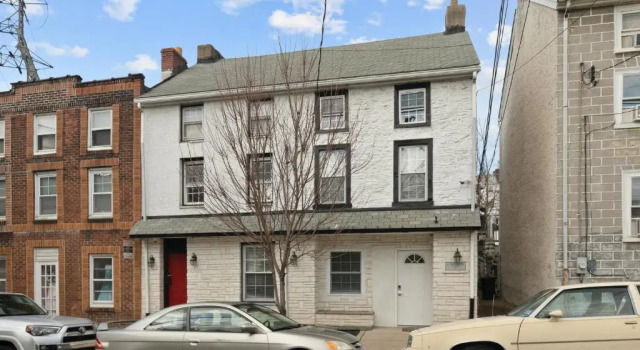 Modern 2br - Steps to Main St. & Parking Avail.