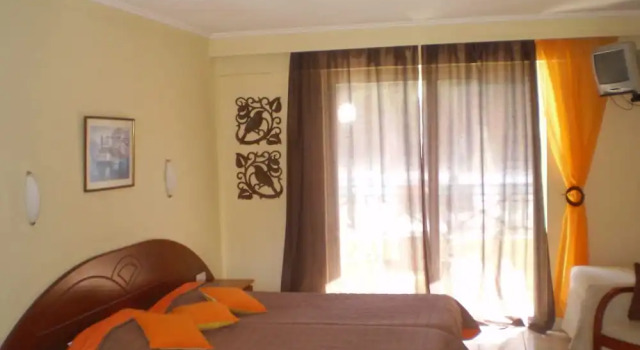 Студия с балконом и с красивым видом из окна DAMIA HOTEL Apts
