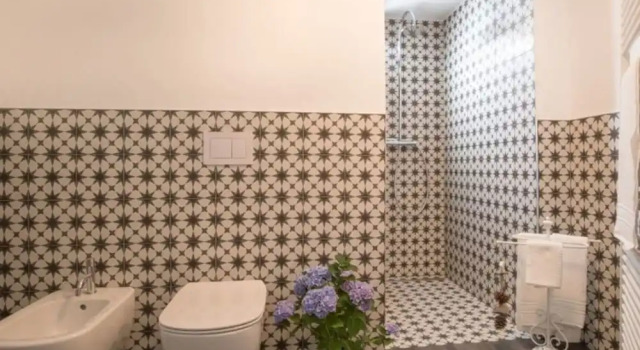 Апартаменты с балконом Maji Como Lake - Lake Como Historic Villa Apartments with Pool & Parking, 100m from Ferry & train