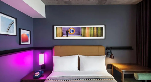 Moxy Montreal Downtown, Reserva ahora Hotel Hoteles en Montreal con piscina, cerca de Quebecor, Piscina