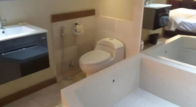 Slipi Apartment 2BR, Забронировать Апартаменты/квартира Отели Джакарты с бассейном, рядом с Wisma 77, Бассейн