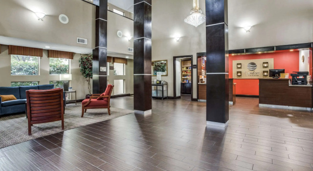 Comfort Inn & Suites Love Field - Dallas Market Center
