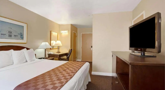 Номер Standard Travelodge by Wyndham Everett City Center