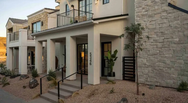 Designer Digs 9 Bedroom Home, Varaa Lomakoti St. George 