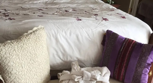 Коттедж Charming Victorian Home in Okotoks Elegant Comfort & Modern Convenience