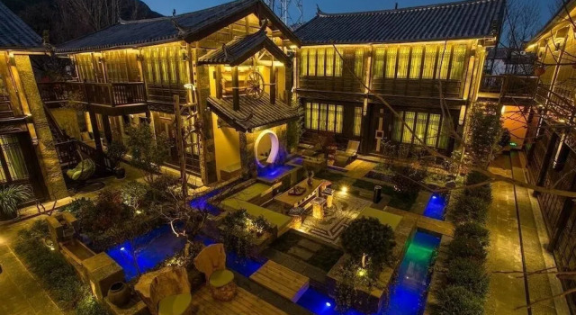 Westbound line Inn Ancient Tea Route, Rezerwuj Hotel Lijiang Yunnan, w pobliżu Sifang Tingyin Square