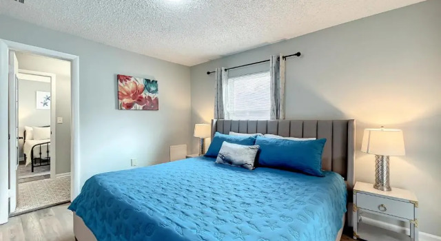 Modern Beach Gem close to Mayo and Beach, Забронировать Отель Джексонвилл-Бич Jacksonville Coast, рядом с Times Square Plaza