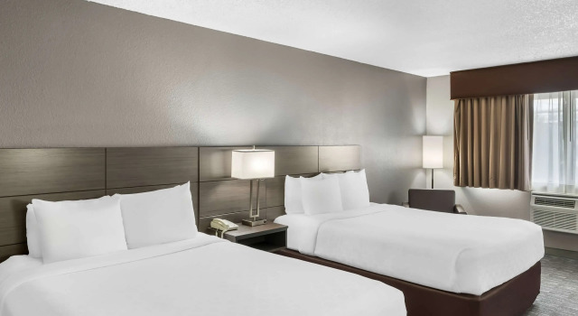 Шестиместный номер Standard SureStay Hotel by Best Western SeaTac Airport North