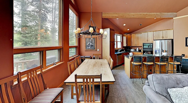 New Listing! Modern Ski Lodge W/ Hot Tub 4 Bedroom Home