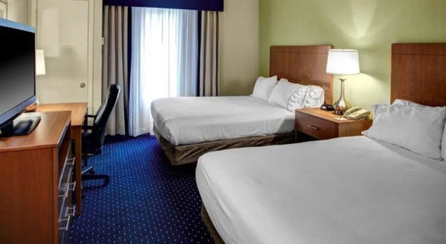 Четырёхместный номер Standard Holiday Inn Express Ashland by IHG