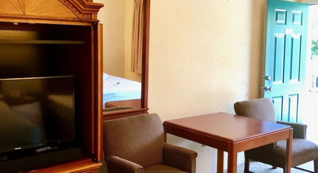 Двухместный номер Deluxe с видом на бассейн Lyn Aire Motel - Lake George
