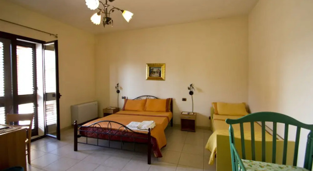B&B Villa Jolanda & Carmelo, Book Bed and Breakfast Hotels in Sicily with a Pool, Swimming Pool