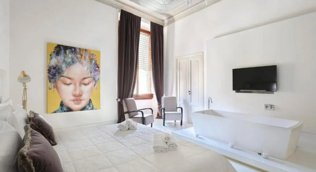 LUXURY suite with amazing Terrace in Florence-hosted by Sweetstay, Забронировать Отель Санта-Кроче Флоренция, рядом с Дом Буонаротти