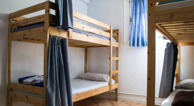 Кровать в общем номере Aloe Vera Shared House