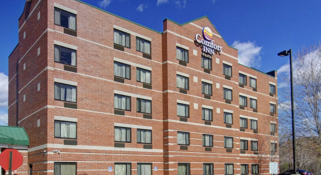 Люкс Spark by Hilton Woburn Boston