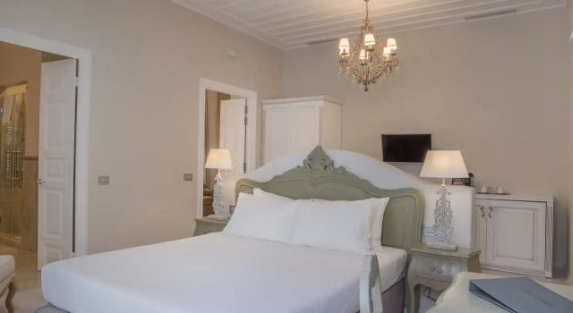 Люкс семейный с 2 комнатами Micra Anglia Boutique Hotel & Spa