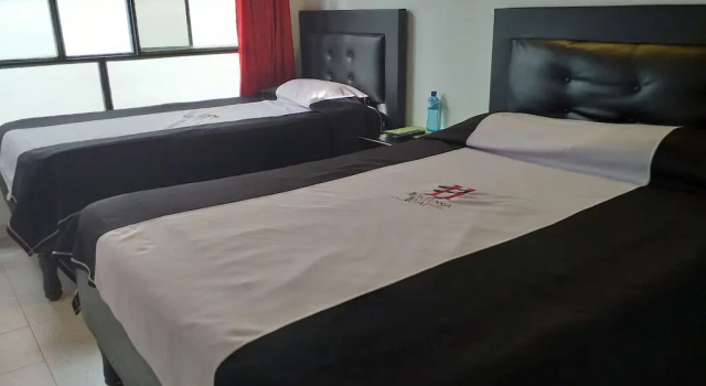 Четырёхместный номер Standard Hotel Hortensia Real