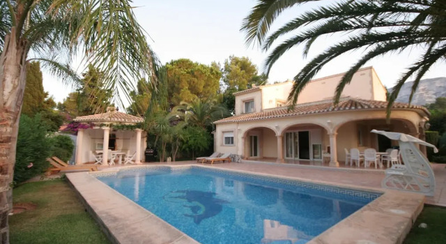 Вилла Villa Steps From the Sea