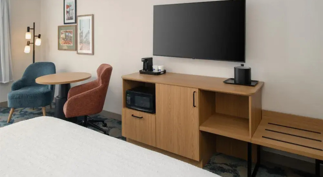 Двухместный номер Accessible with Roll-In Shower Hampton Inn by Hilton North Hollywood