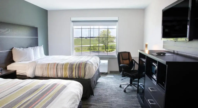 Четырёхместный номер Standard Country Inn & Suites by Radisson, Columbus West, OH