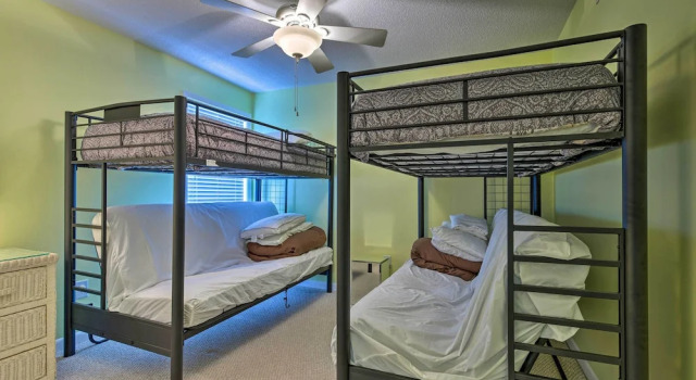 Orange Beach Resort Condo w/ Pool - Walk to Beach!, Prenota Resort Hotel a Alabama con parcheggio, Parcheggio