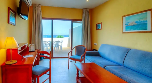 Четырёхместные апартаменты c 1 комнатой Hotel Club Sunway Punta Prima