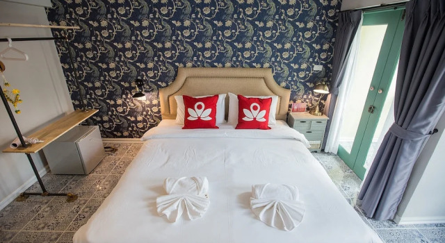 ZEN Rooms Manee Nopparat Soi 1