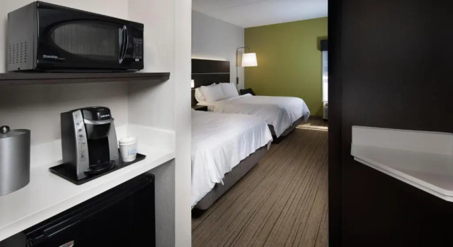 Четырёхместный номер Standard Holiday Inn Express Middlesboro by IHG