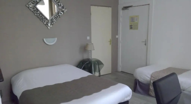 Standardowy trzyosobowy pokój Hôtel Central