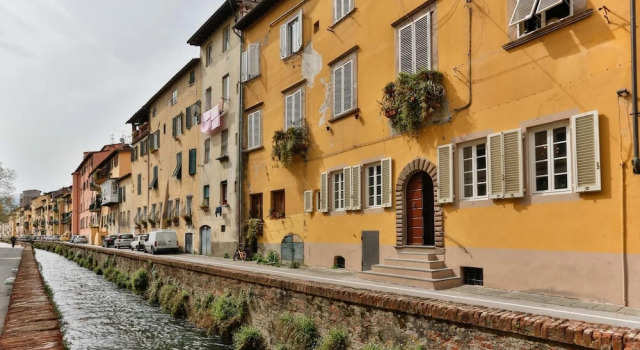 Casa Janca in Lucca With 1 Bedrooms and 2 Bathrooms