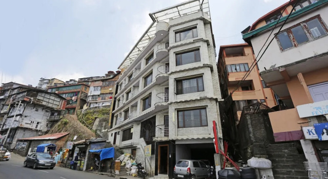 OYO Rooms 055 Mall Rd Tourism Lift