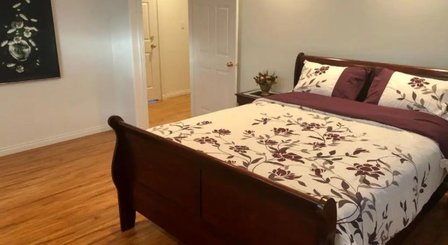 Beautiful Two Bedroom Suite, Забронировать Отель Норт-Ванкувер North Vancouver Ski Area