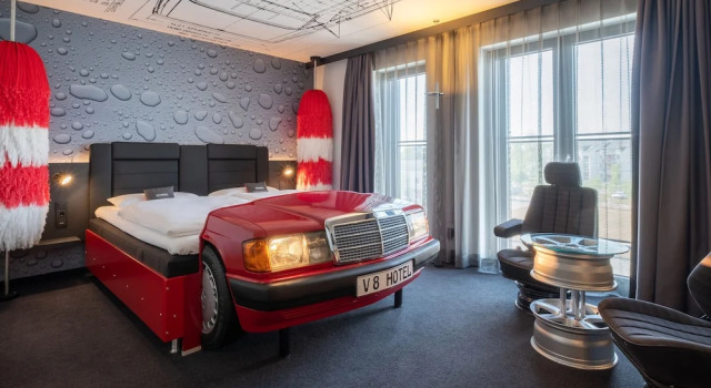 Номер Standard V8 Hotel Köln at MOTORWORLD