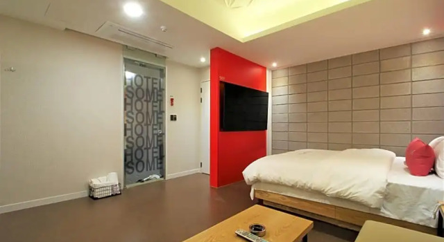Suite Some Hotel