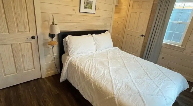 Chickadee Limit 4 2 Bedroom Cabin, Rezerwuj Dom wakacyjny Sebago Maine