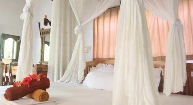 Ketut Losmen Bungalows Lembongan, Забронировать Отель Отели Лембонган с парковкой, рядом с Пляж Нуса Лембонган, Парковка